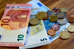 Die MPU-Kosten belaufen sich im Regelfall auf mindestens 500 bis 600 Euro.