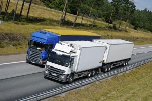 Für den Lkw-Führerschein können die Kosten oft auch über den Arbeitgeber abgerechnet werden