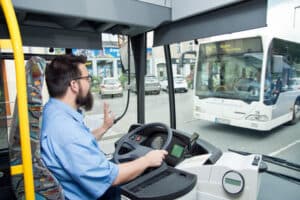 Der Busführerschein unterliegt aufgrund der Verantwortung vom Fahrer strengen Bedingungen.