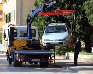 Das Fahren ohne gültigen Führerschein kann in Ausnahmefällen zum Entzug des Fahrzeuges führen.