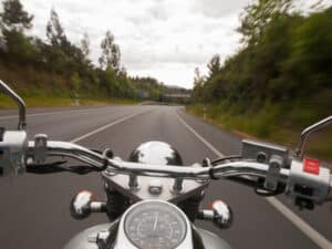 Der Motorradführerschein A2 berechtigt zum Fahren der zweithöchsten Motorradklasse.