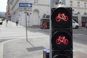 Auch Radfahrer dürfen die rote Ampel nicht überfahren