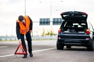 Unfall selbst verursacht? Sichern Sie zuerst die Unfallstelle.