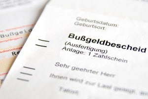 Bußgeldbescheid aus dem Ausland: Stammt er aus einem der EU-Mitgliedstaaten, sollte er nicht ignoriert werden.