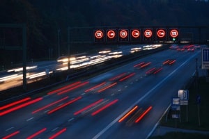 Auf der Autobahn geblitzt: Welche Strafe droht? Die Tabelle zeigt es.