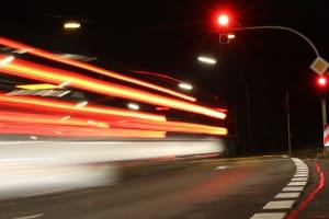 Ein qualifizierter Rotlichtverstoß liegt vor, wenn die Ampel mehr als eine Sekunde rot war.