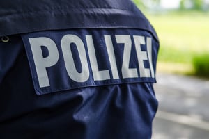 Geblitzt: Den Zeugenfragebogen einfach zu ignorieren, kann zu einem Besuch der Polizei führen.