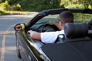 Bei Parkinson das Autofahren zu erlernen, ist nur bei bestimmten Führerscheinklassen erlaubt.