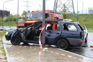 Im Straßenverkehr kommt es durch Fahrlässigkeit häufig zu Unfällen.