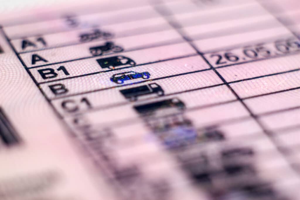 Den Führerschein bestehen Theorie & Praxis meistern